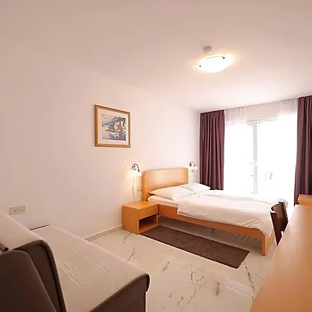 Depadansa Lucija*** 酒店 珀塞达耶